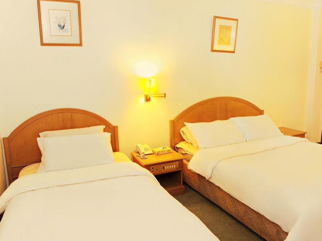 Borneo Hotel Кучинг Екстериор снимка
